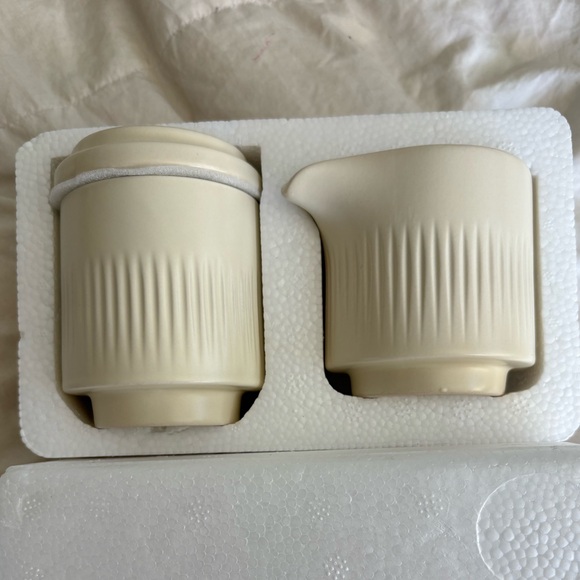 Citrine Retail CREAMER & SUGAR SET Cream Colour Stoneware Ceramic NIB NWT Gift - Picture 4 of 4